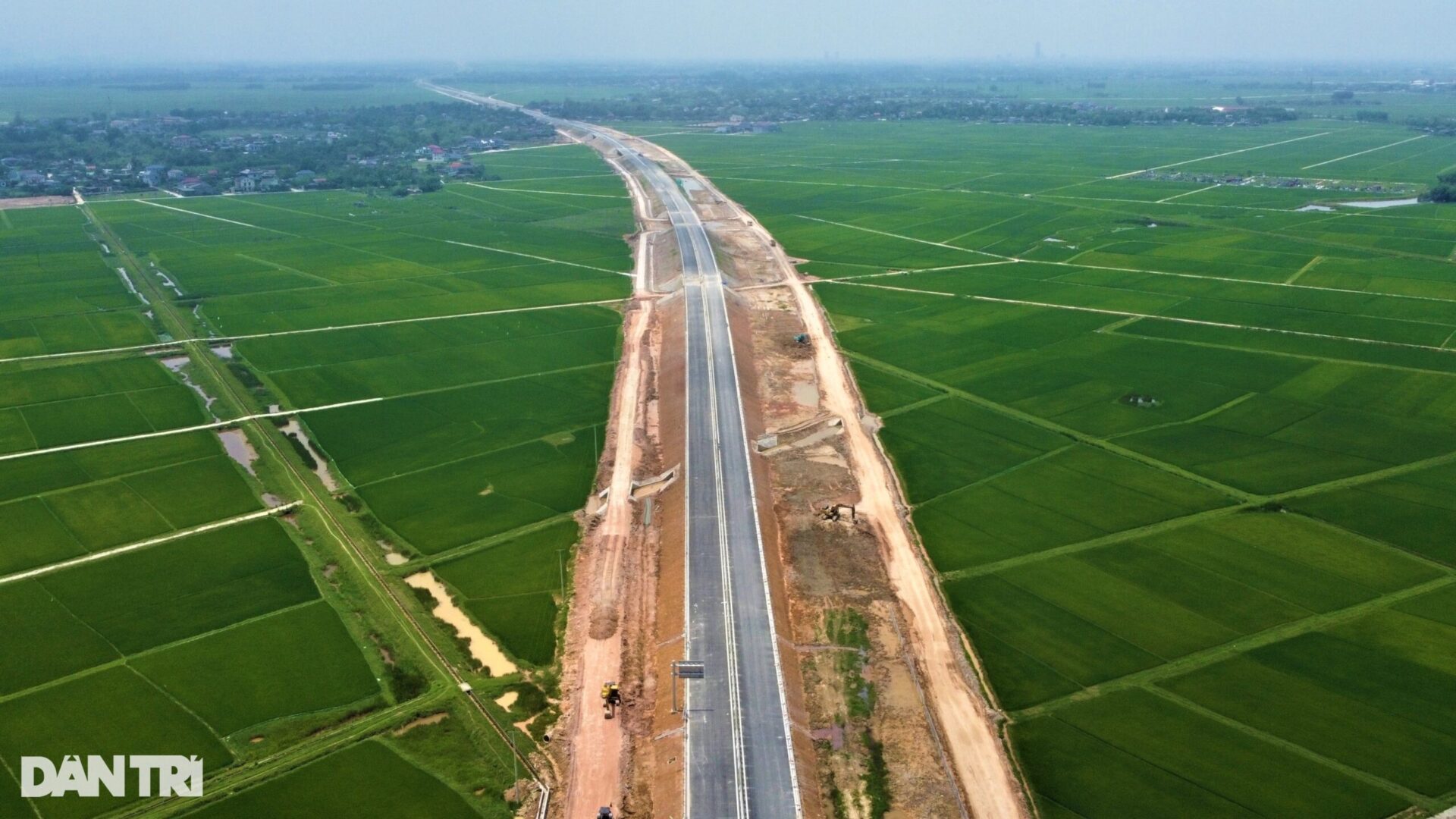 Toàn cảnh cao tốc kết nối đến phía nam Hà Tĩnh, nhiều đoạn xuyên đồi - 1
