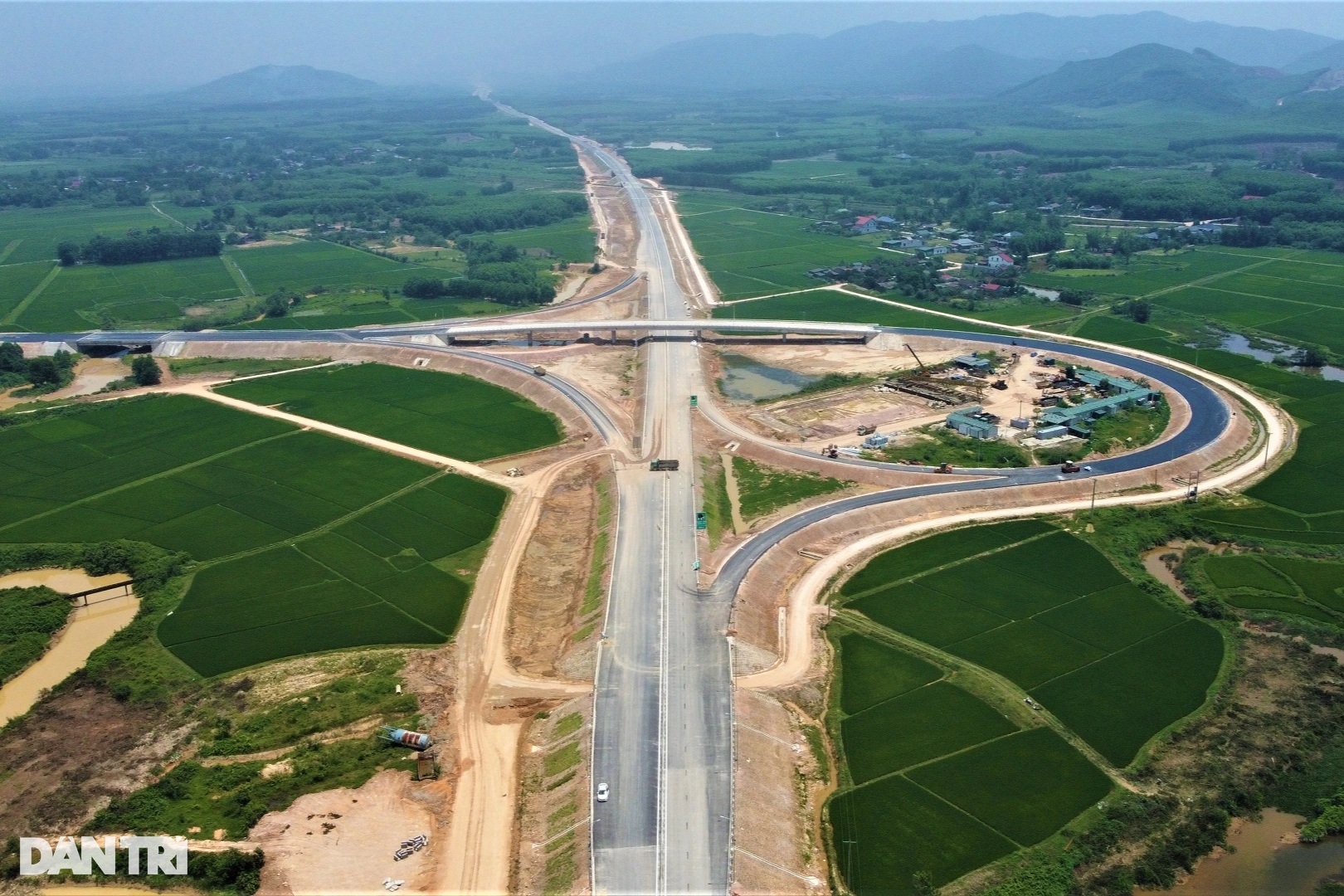 Toàn cảnh cao tốc kết nối đến phía nam Hà Tĩnh, nhiều đoạn xuyên đồi - 5
