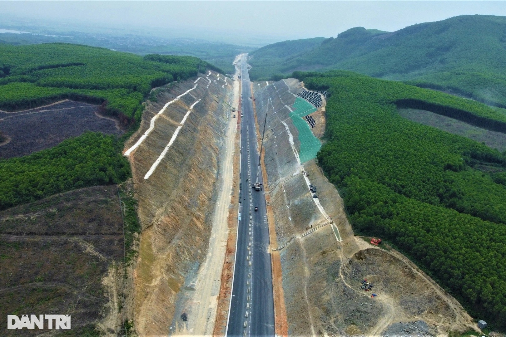 Toàn cảnh cao tốc kết nối đến phía nam Hà Tĩnh, nhiều đoạn xuyên đồi - 8