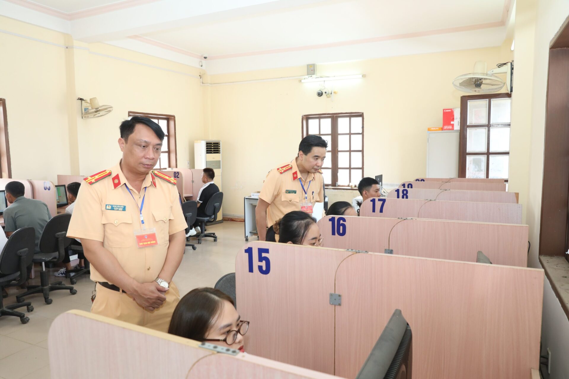 Từ 1/6, thi sát hạch lý thuyết lái xe sẽ dùng bộ đề 600 câu hỏi mới - 1