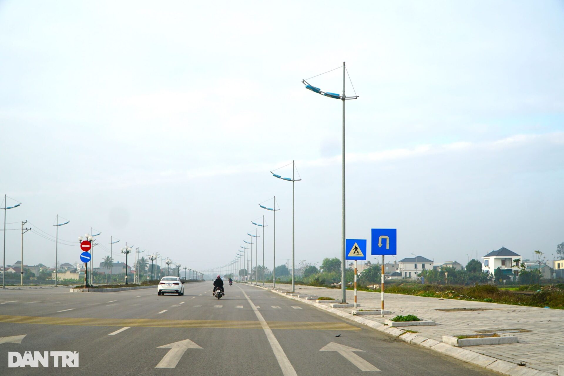 Biển báo không có bắt đầu nhưng có kết thúc khiến tài xế lo dính bẫy - 4