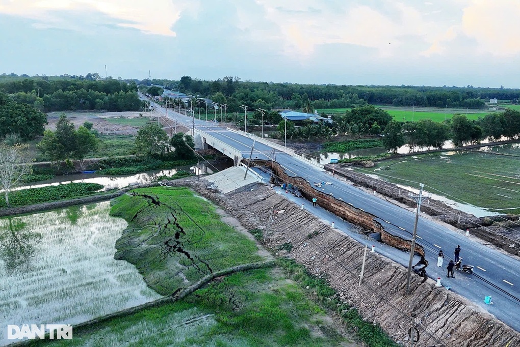 Đường mới làm nứt toác ở Tây Ninh: Không khác gì con đường đất đổ tạm - 2 Đường mới làm nứt toác ở Tây Ninh: Không khác gì con đường đất đổ tạm - 2