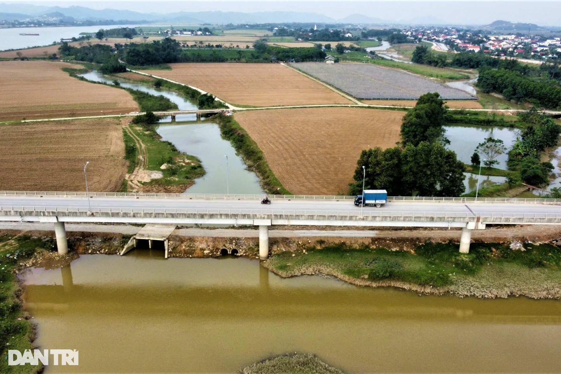 5 cây cầu bắc qua một dòng sông chạy dọc tỉnh rộng nhất Việt Nam - 12