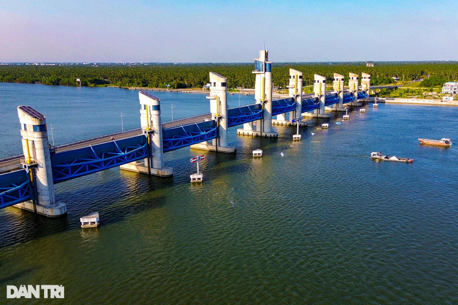 Siêu cống thủy lợi lớn nhất Việt Nam giữ nước ngọt cho người miền Tây - 2 Siêu cống thủy lợi lớn nhất Việt Nam giữ nước ngọt cho người miền Tây - 2