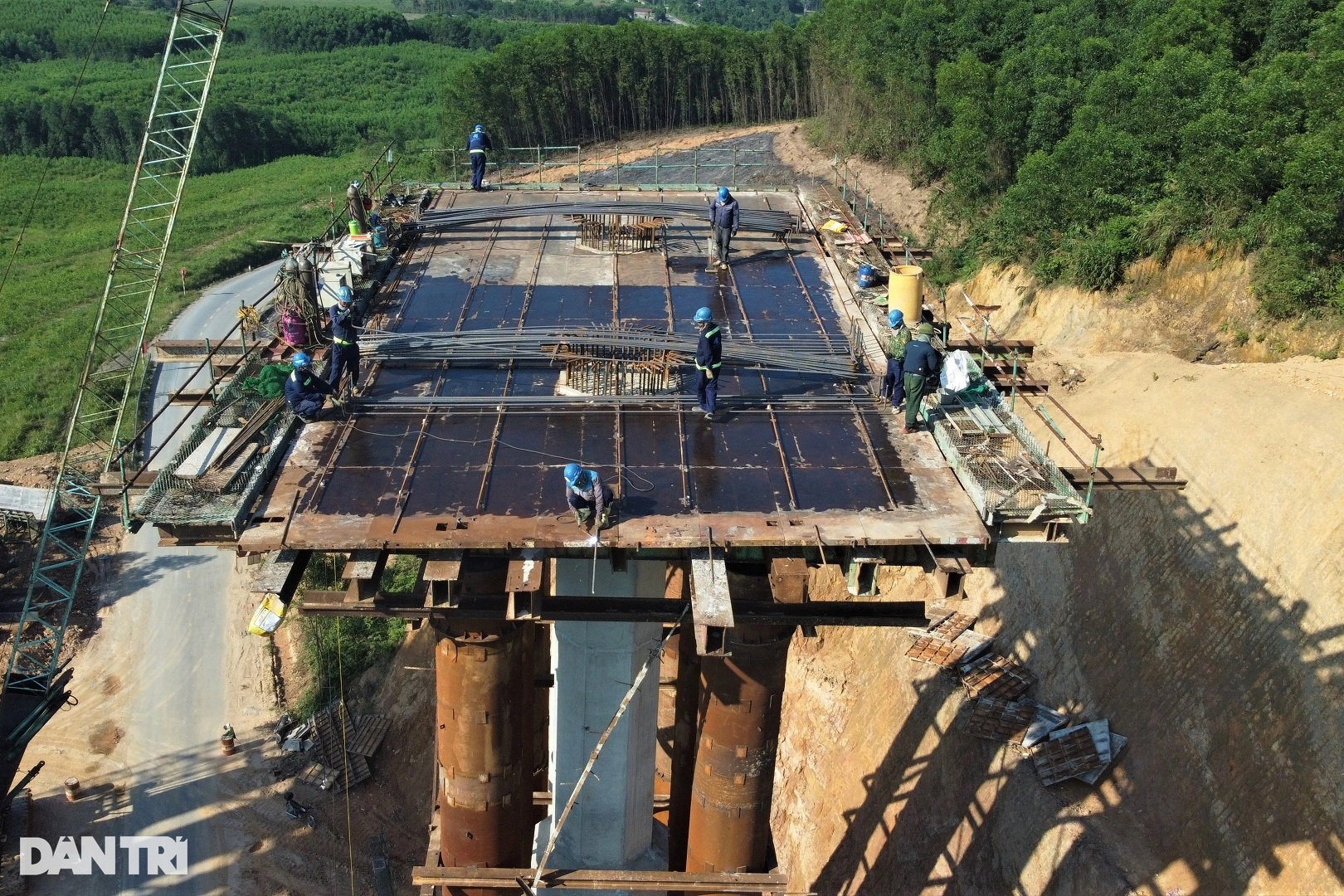 Ngắm vẻ đẹp kỳ vĩ tuyến cao tốc Vũng Áng - Bùng, sẽ thông xe trong tháng 6 - 4